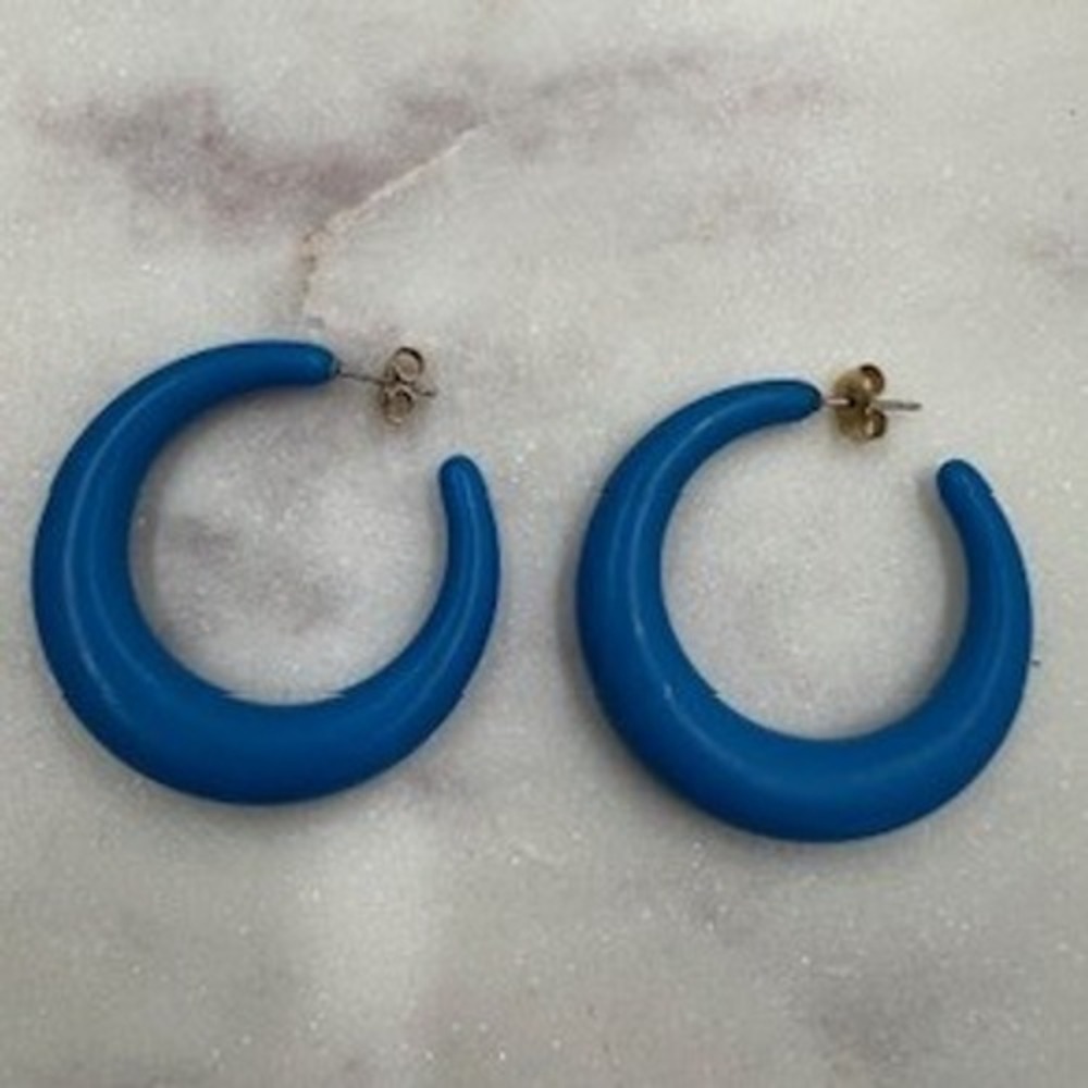 80-90's Vintage Vibrant Blue Resin Chunky Hoop Earrings Matte Crescent 1.5 Inch